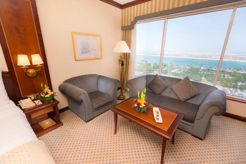 Deluxe Room image 3