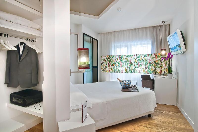 Double or Twin Room image 2