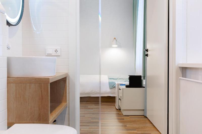 Budget Double Room image 2