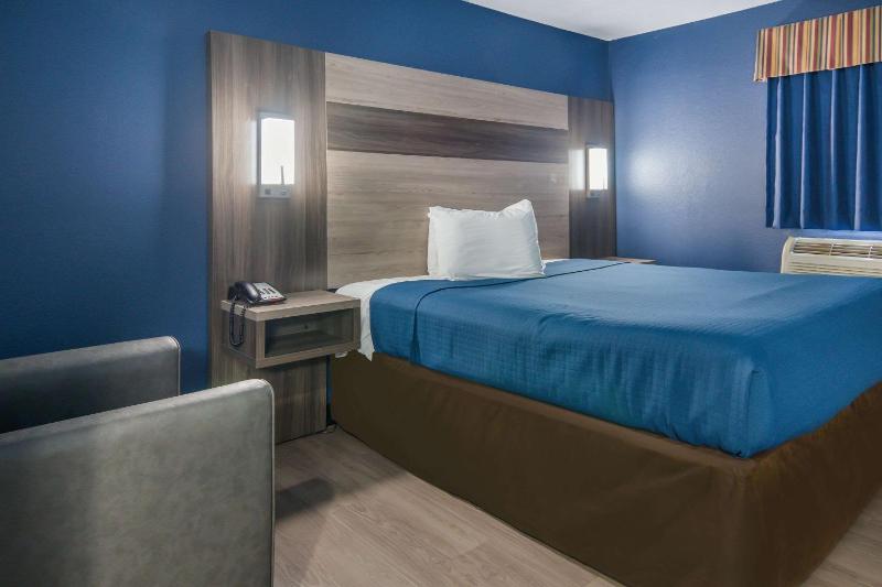 King Room - Non-Smoking image 4
