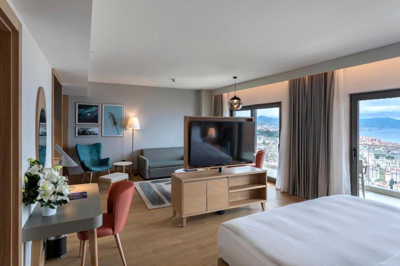 Premium Room with Spa Bath and Sea View image 3