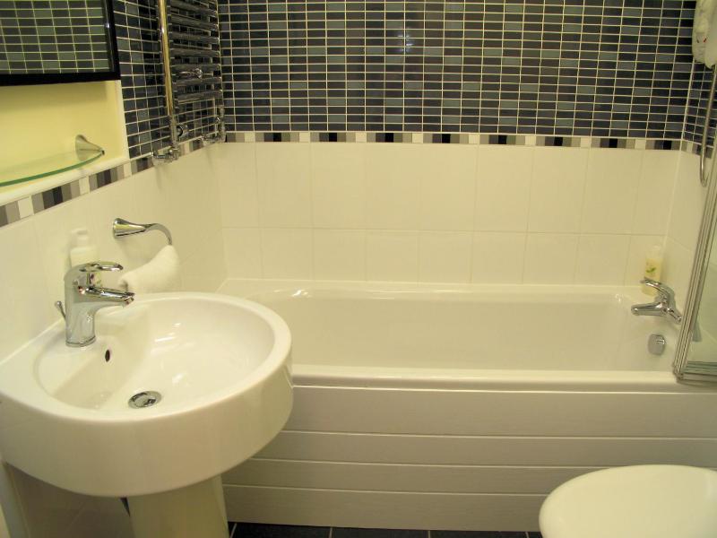  Two- Bedroom Apartment with Balcony image 2