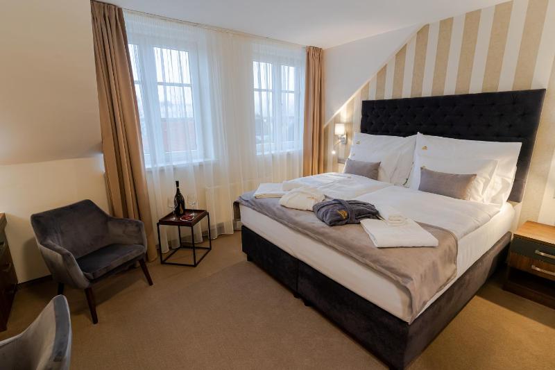 Superior Double or Twin Room image 3