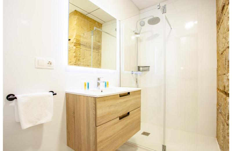 MyFlats Luxury Downtown - image 19