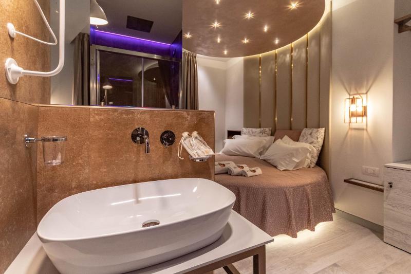 Beautiful Assisi Suite - image 28