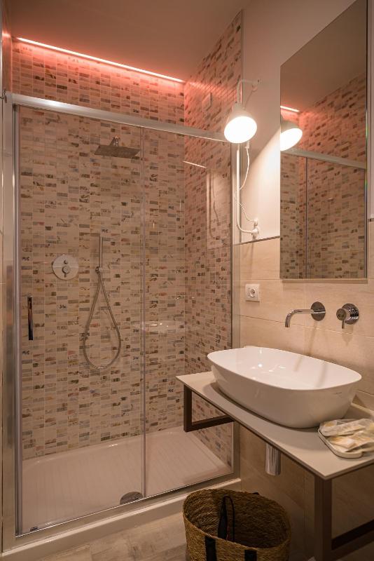 Beautiful Assisi Suite - image 39