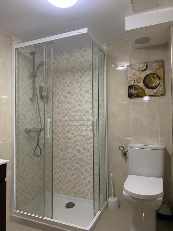 Twin Room with Private Bathroom image 4