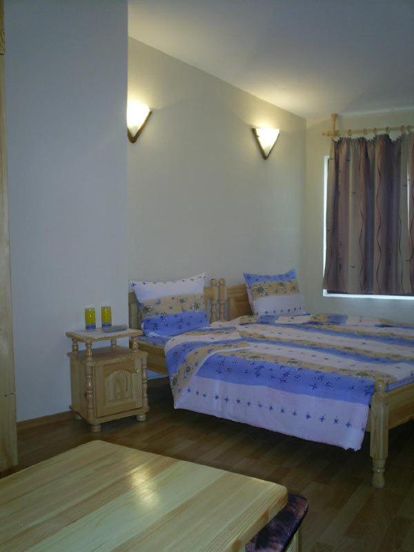 Triple Room with Balcony image 3