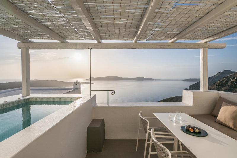 Exclusive Suite with Hot Tub image 1
