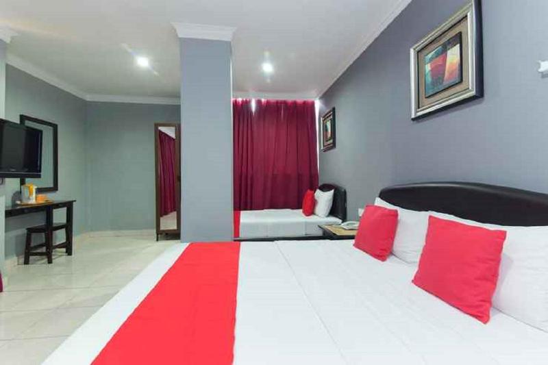 Deluxe Triple Room image 1