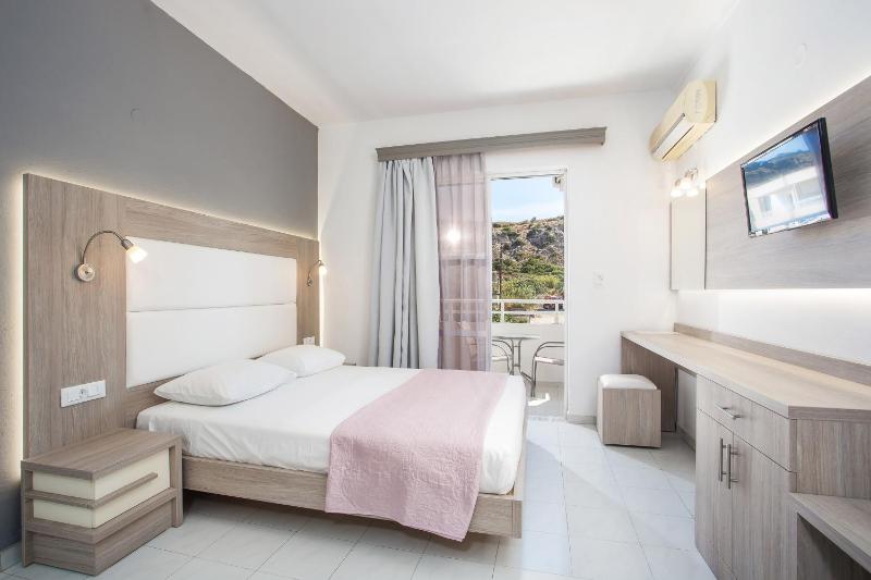 Double or Twin Room with Pool View image 4