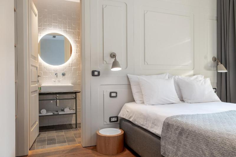 Double Room with Terrace image 4