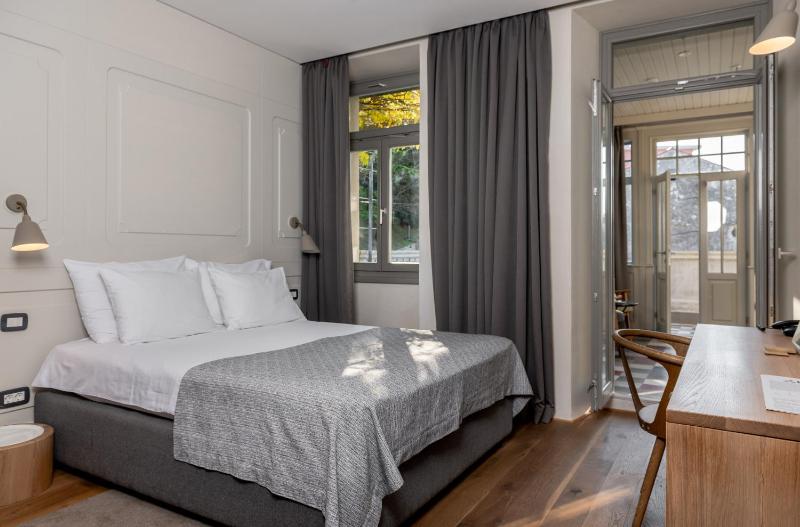 Double Room with Terrace image 3