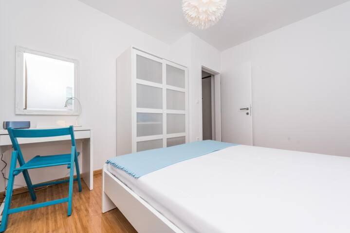 Blue sky modern sea view apartment - image 4