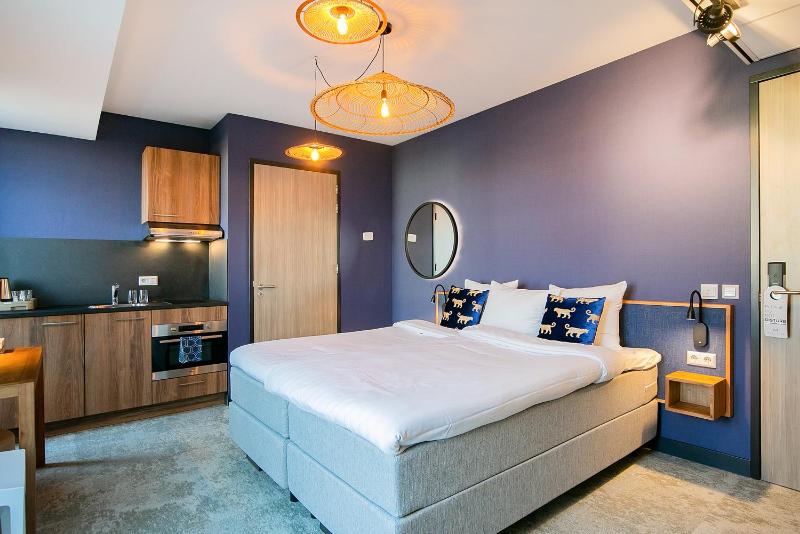 Deluxe Studio with Kitchen and Balcony image 1