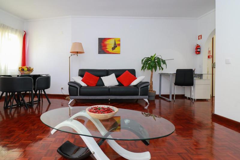 One-Bedroom Apartment image 4
