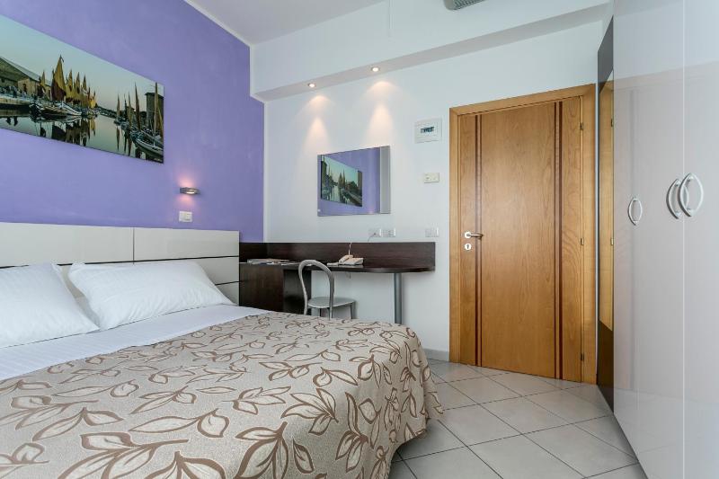 Standard Double Room image 4