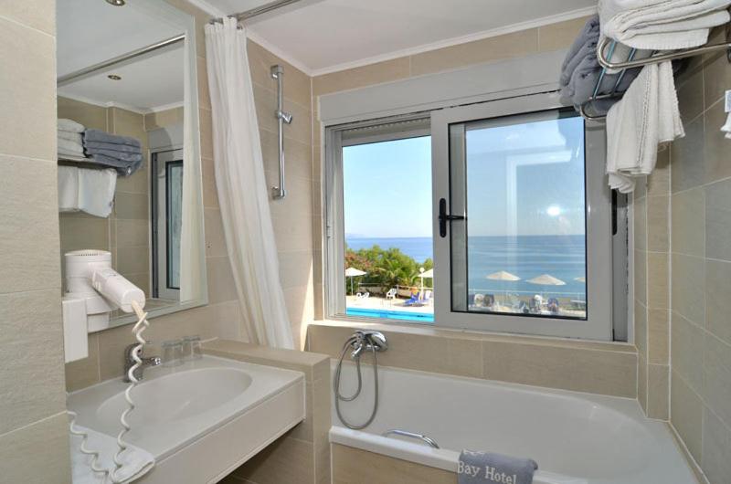 Apartment with Sea View image 2