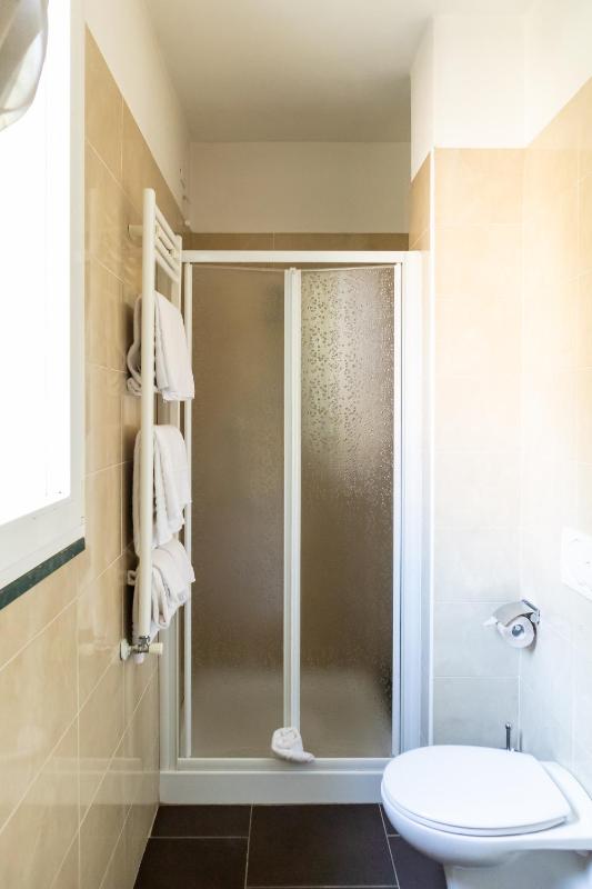 Double Room image 2