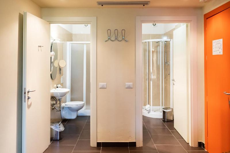 Quadruple Room image 4