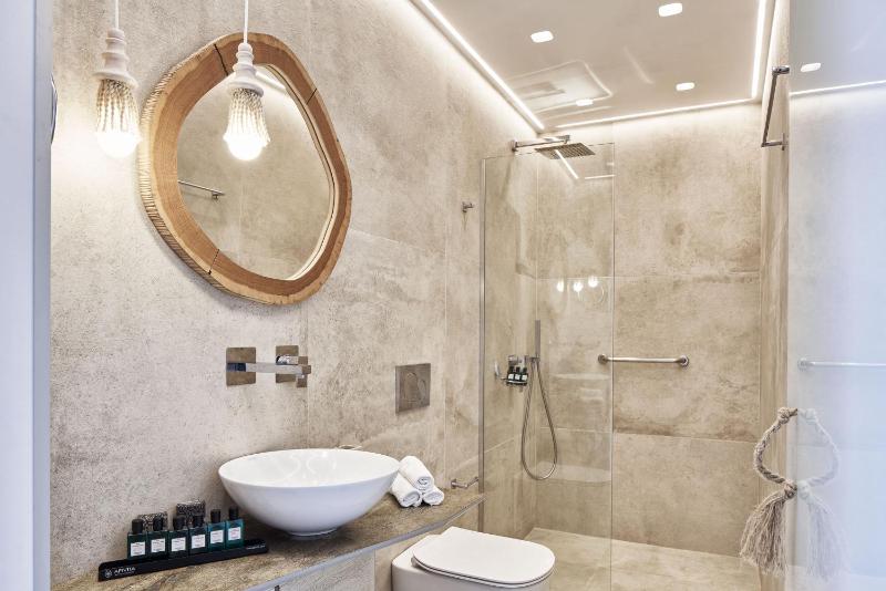 Suite with Spa Bath image 4