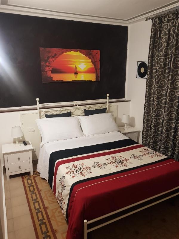 Deluxe Double Room image 4