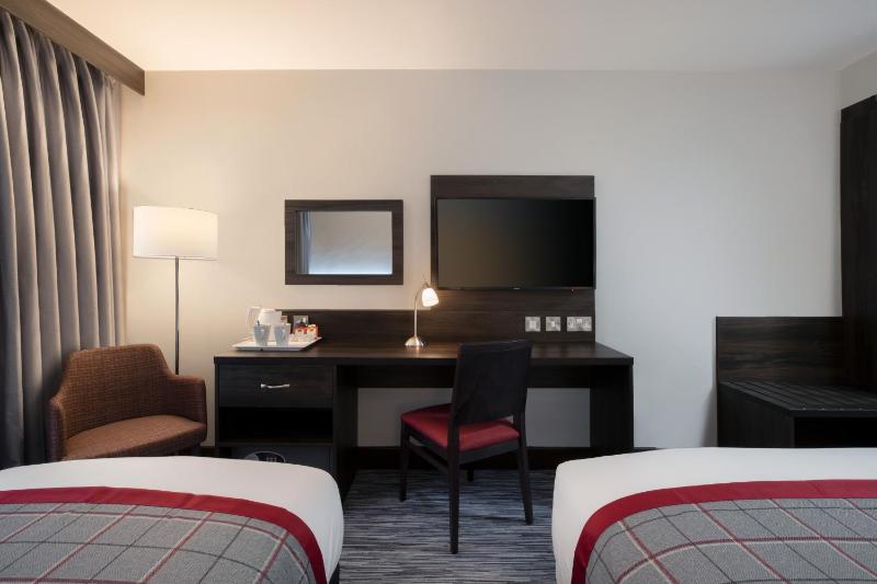 Family Room image 4