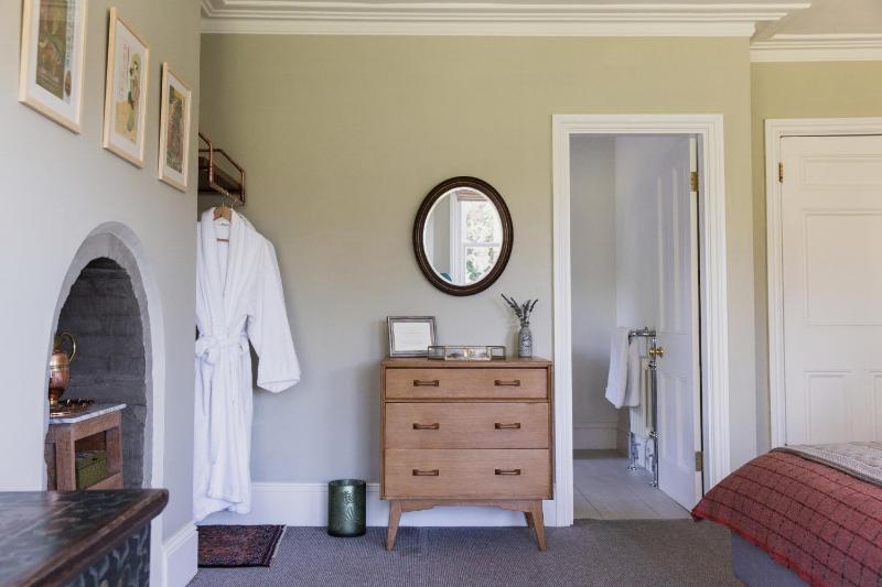 Deluxe Double Room with Bath image 3