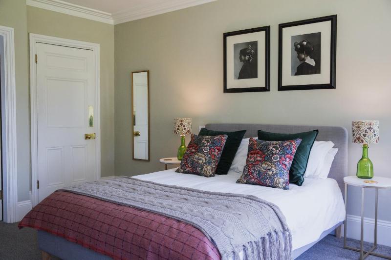 Deluxe Double Room with Bath image 2
