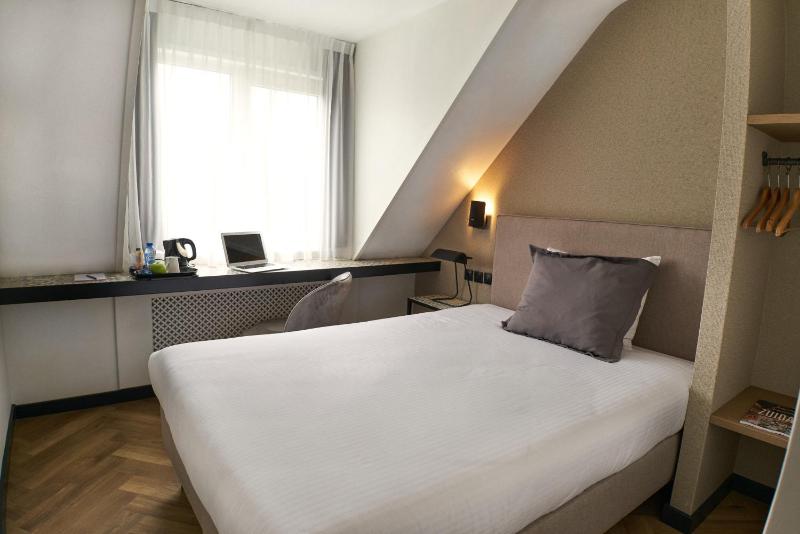 Single Room image 2