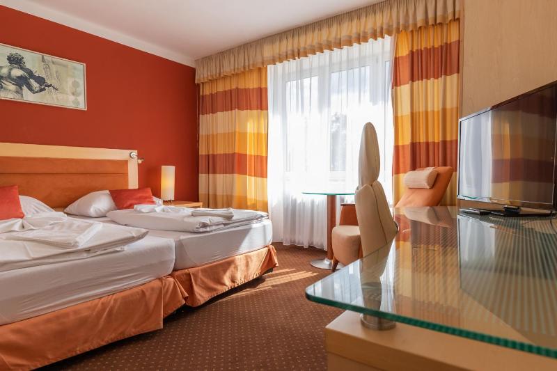 Superior Double or Twin Room image 4