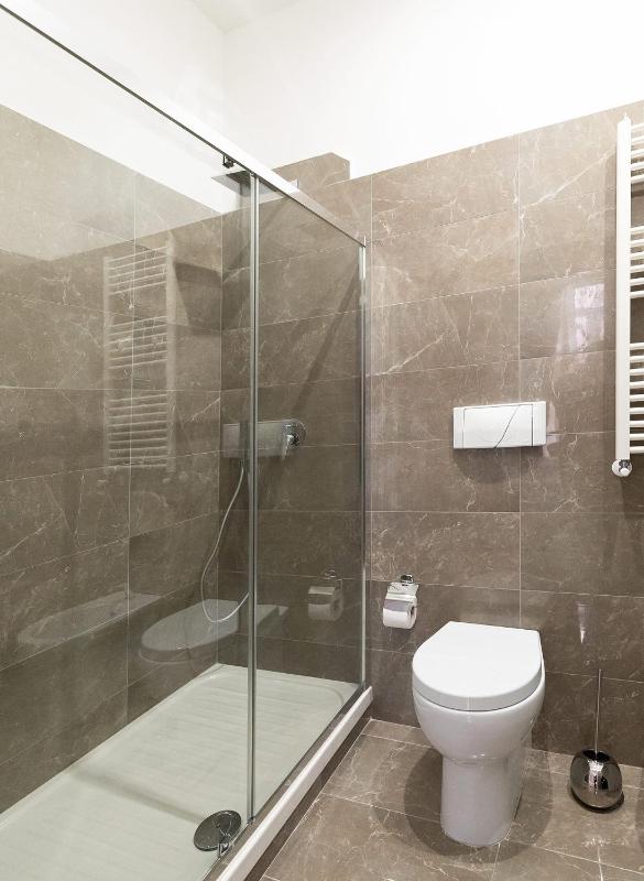 Deluxe Double Room with Balcony image 3