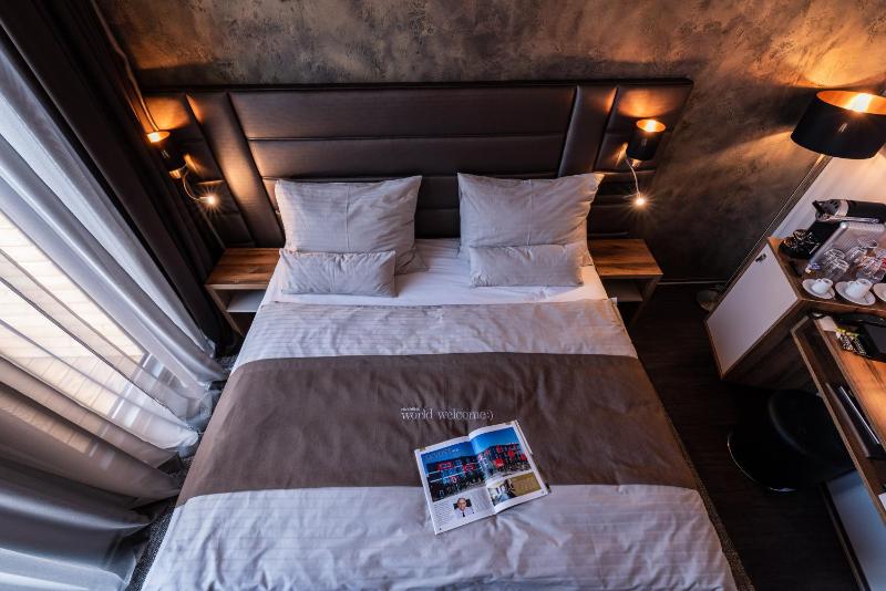 Deluxe Double Room image 3