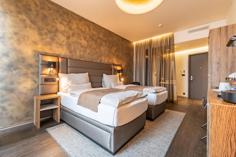 Double Room image 2