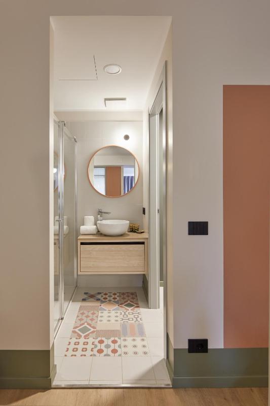 Comfort Studio with Lateral Lake View  image 4