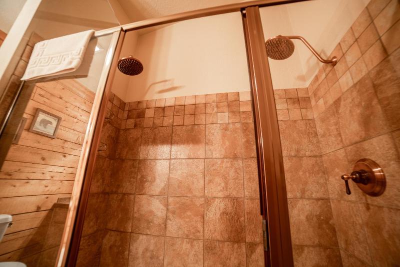 One-Bedroom Cabin image 4