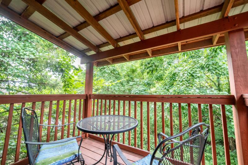 One-Bedroom Cabin image 3
