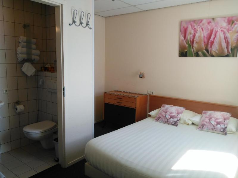 Small Double Room image 2