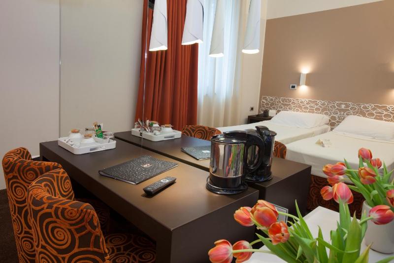 Superior Double or Twin Room with Extra Bed image 4