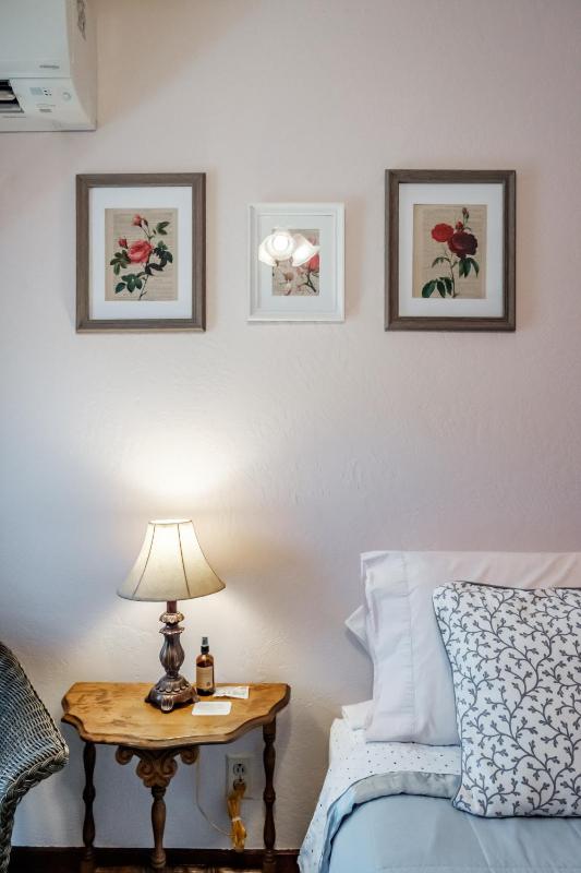 Single Room with Shared Bathroom image 4