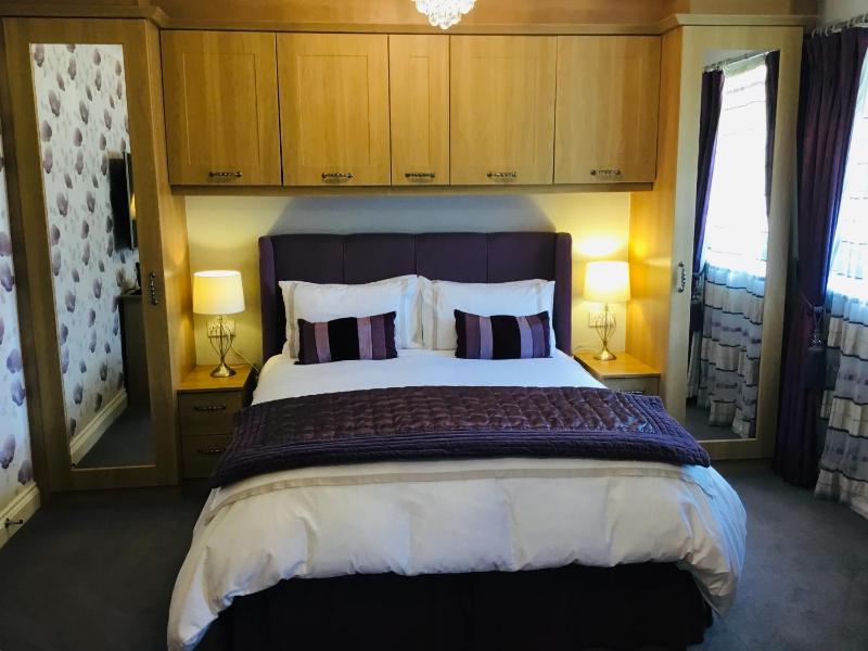Room 6 image 3