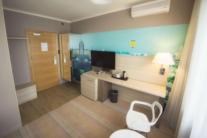 Standard twin room with access to the wellness and fitness area image 4