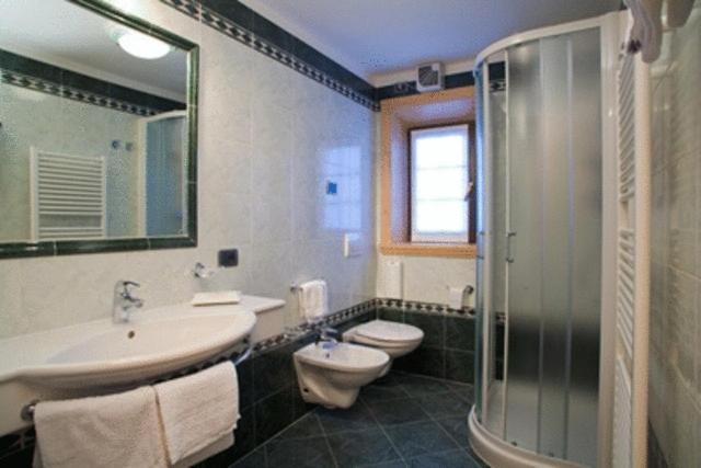 Quadruple Room image 1