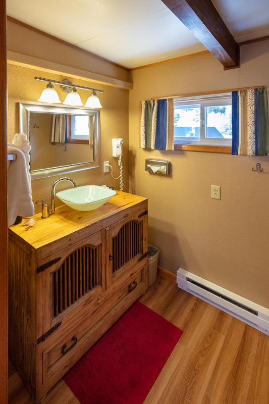 King Room image 3