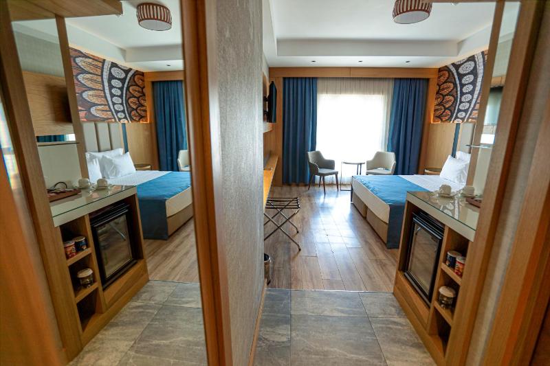 Standard Double Room image 4