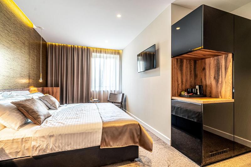 Standard Double Room with City View image 3