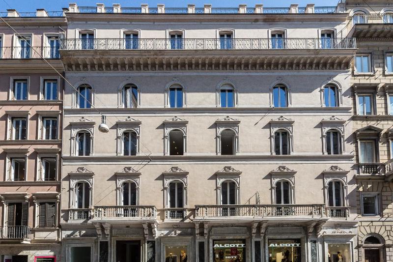 Deluxe King Room image 4