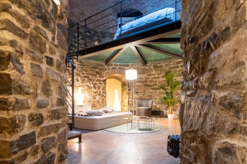 Ice Queen Chamber by Rent All Como - image 10