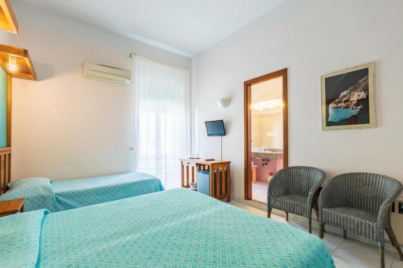 Quadruple Room image 3