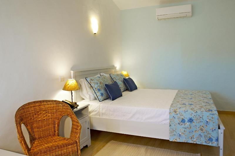 Basic Double Room image 4
